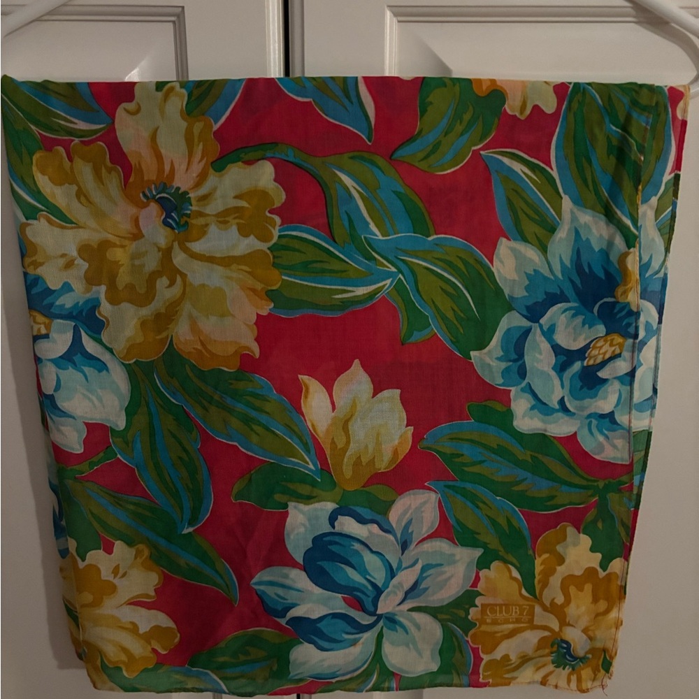 'CLUB 7 ECHO' Large Chintzy Floral Scarf‎ 30” square